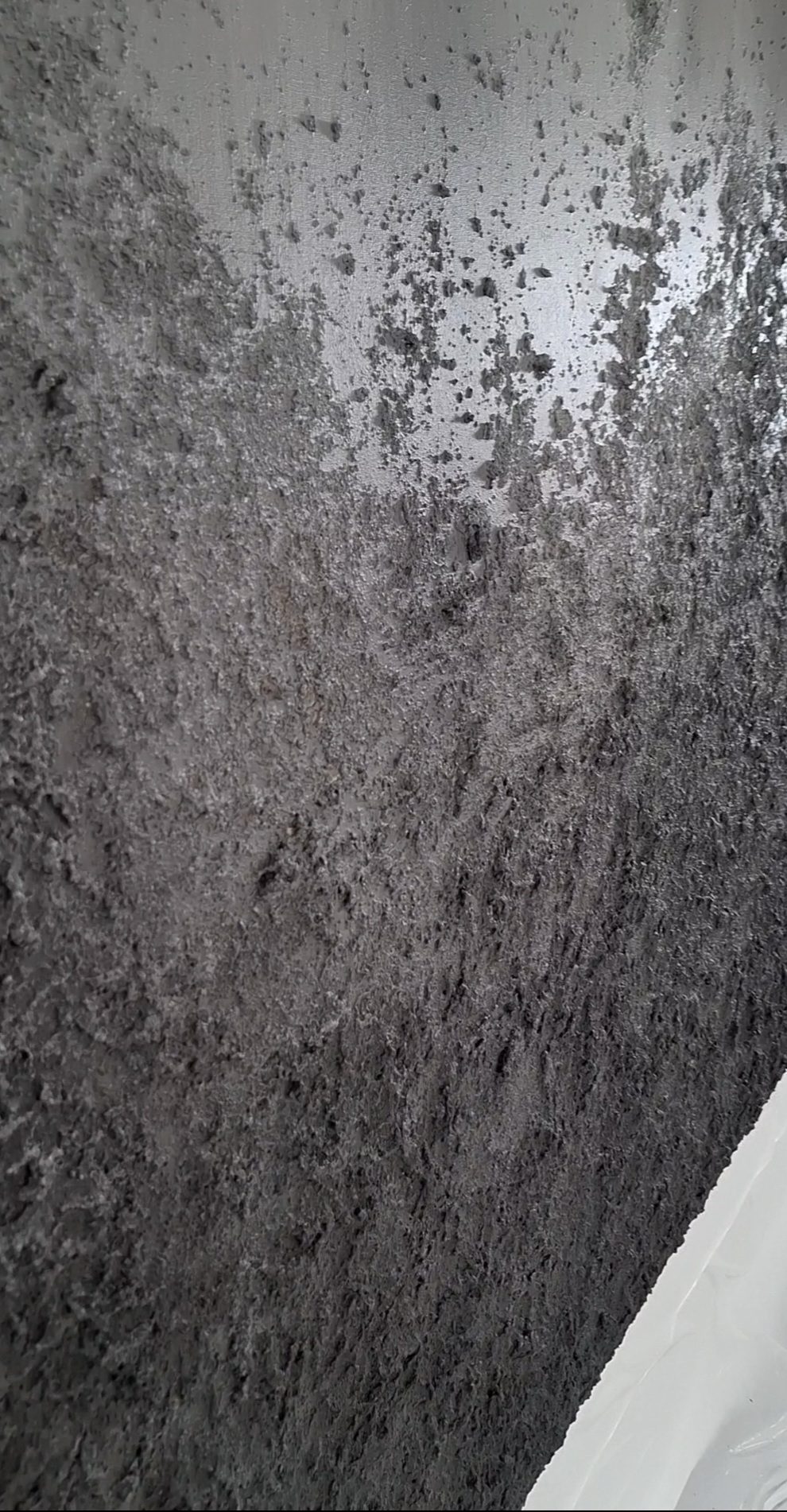 Textured acrylic artist in Mallorca working on large canvas